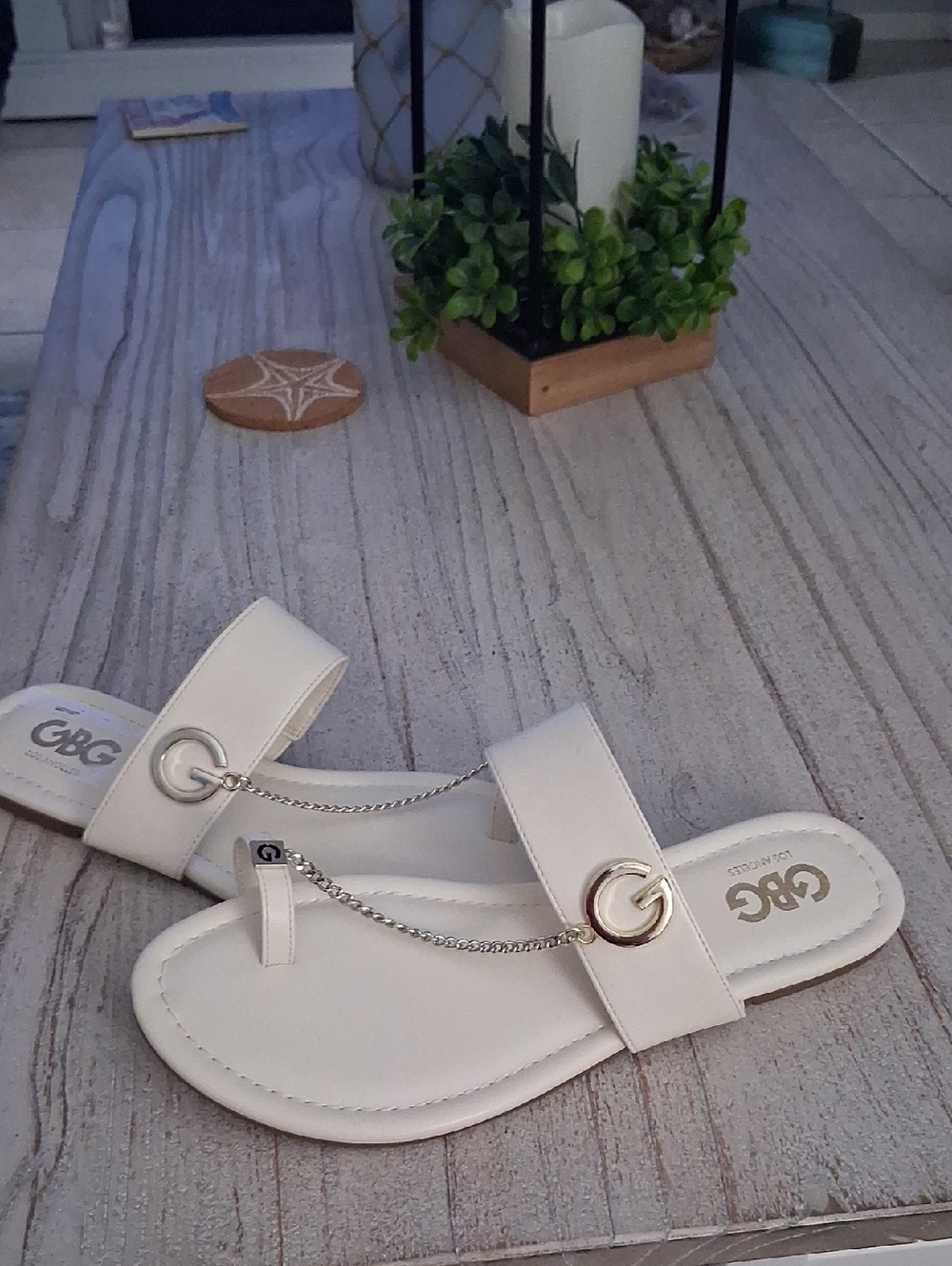 Guess Cream Chain-Detail Slide Sandals Nwot